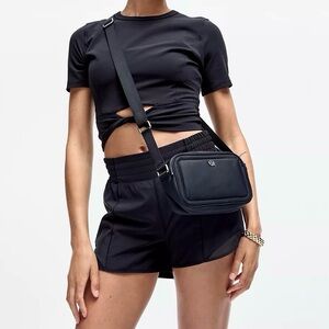 Lululemon Hotty Hot shorts long 4’’. 🖤